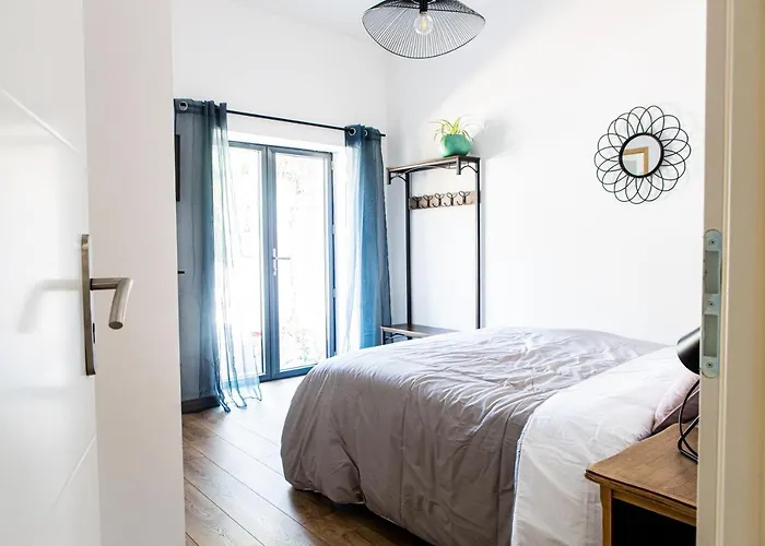 Chambre Tropicale Privee Au Coeur D\'Un Village Calme Et Proche Du Vignoble
